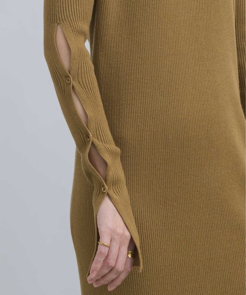 NEUNA(ヌナ)の「2WAYアームカットタートルリブニット/ロングワンピース(ワンピース・レディース・ブラウン/アイボリー/ブラック・SMALL/FREE)」の9枚目の写真