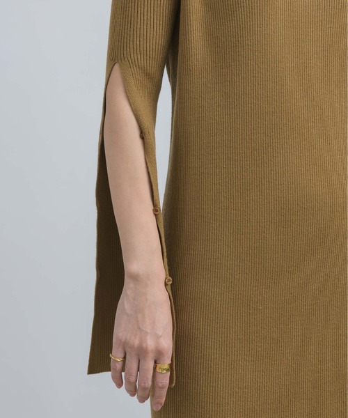 NEUNA(ヌナ)の「2WAYアームカットタートルリブニット/ロングワンピース(ワンピース・レディース・ブラウン/アイボリー/ブラック・SMALL/FREE)」の6枚目の写真