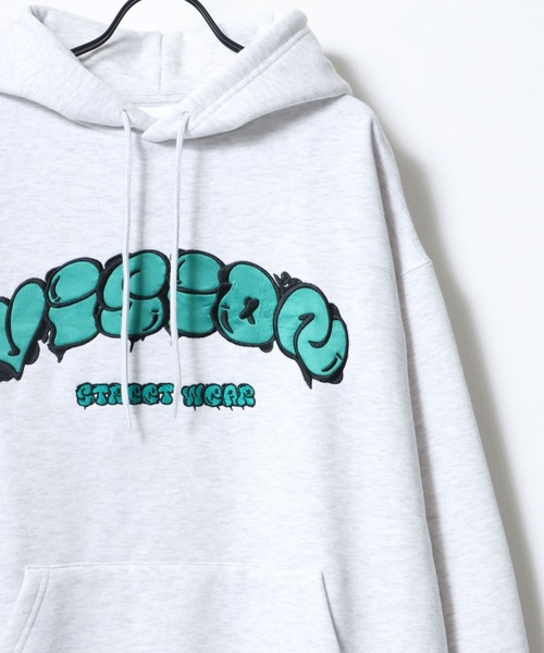 VISION STREET WEAR（ヴィジョンストリートウェア）の「VISION STREET WEAR/ヴィジョンストリートウエア ビッグシルエット 裏起毛 タギングロゴ ワッペン刺繍 スウェット パーカー（パーカー・メンズ・ネイビー/ライトグレー/ブラック/ブルー・M/L/LL）」の3枚目の写真