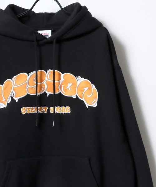 VISION STREET WEAR（ヴィジョンストリートウェア）の「VISION STREET WEAR/ヴィジョンストリートウエア ビッグシルエット 裏起毛 タギングロゴ ワッペン刺繍 スウェット パーカー（パーカー・メンズ・ネイビー/ライトグレー/ブラック/ブルー・M/L/LL）」の2枚目の写真