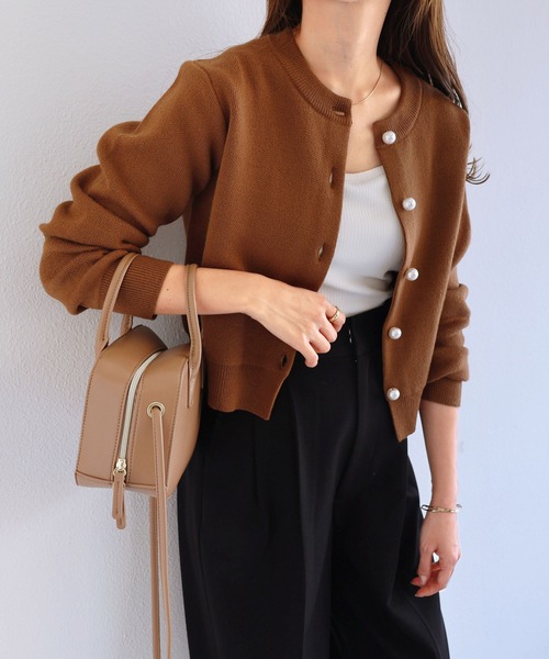 andme（アンドミー）の「【新色追加】パールボタン無地ボーダー長袖ニットカーディガン（カーディガン/ボレロ・レディース・グレー/アイボリー/キャメル/ブラック/ブラウン/ホワイト×ブラック/ネイビー・M/L）」の7枚目の写真