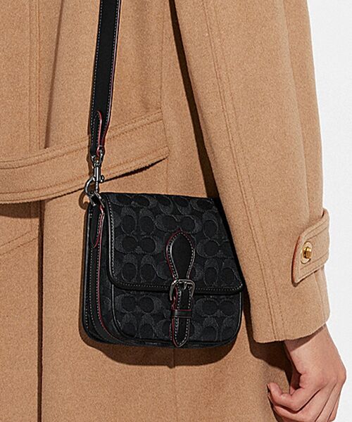 COACH（コーチ）の「フランキー クロスボディ 18・シグネチャー デニム 