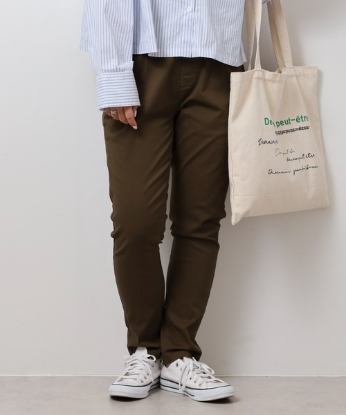 atONE(アットワン)の「atONE 美人シルエット ストレートパンツ(チノパンツ・レディース・カーキ/ブラック/ベージュ・M/4L/3L/LL/L)」の1枚目の写真