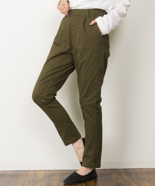 atONE(アットワン)の「atONE 美人シルエット ストレートパンツ(チノパンツ・レディース・カーキ/ブラック/ベージュ・M/4L/3L/LL/L)」の8枚目の写真