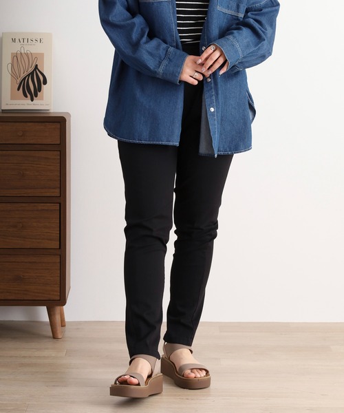 atONE(アットワン)の「atONE 美人シルエット ストレートパンツ(チノパンツ・レディース・カーキ/ブラック/ベージュ・M/4L/3L/LL/L)」の9枚目の写真
