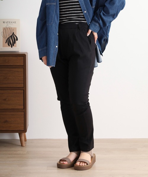 atONE(アットワン)の「atONE 美人シルエット ストレートパンツ(チノパンツ・レディース・カーキ/ブラック/ベージュ・M/4L/3L/LL/L)」の11枚目の写真