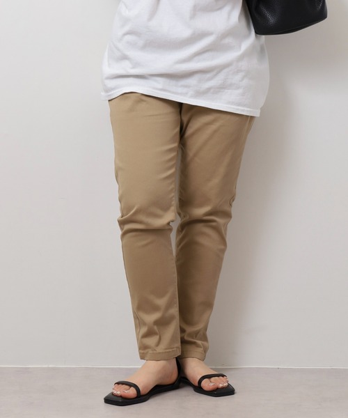 atONE(アットワン)の「atONE 美人シルエット ストレートパンツ(チノパンツ・レディース・カーキ/ブラック/ベージュ・M/4L/3L/LL/L)」の15枚目の写真