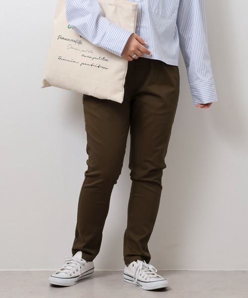 atONE(アットワン)の「atONE 美人シルエット ストレートパンツ(チノパンツ・レディース・カーキ/ブラック/ベージュ・M/4L/3L/LL/L)」の18枚目の写真
