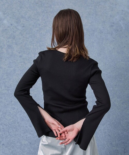 PUBLIC TOKYO（パブリックトウキョウ）の「【福島県産】フレアスリーブカットアウトトップス/リブカットソー/プルオーバー（Tシャツ/カットソー・レディース・ブラック/ブルー/アイボリー・FREE）」の16枚目の写真