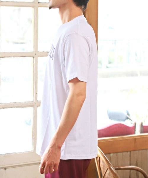LUXSTYLE(ラグスタイル)の「カレッジロゴプリント半袖Tシャツ(Tシャツ/カットソー・メンズ・ホワイト/ブルー/ブラック・M/L/XL)」の5枚目の写真