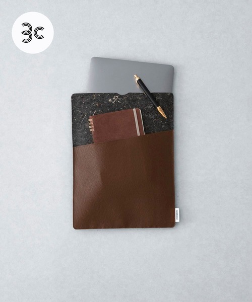 URBAN RESEARCH DOORS(アーバンリサーチドアーズ)の「『WEB限定』commpost PC CASE(13インチ対応)(その他雑貨・レディース・ブラウン/グリーン・FREE)」の2枚目の写真