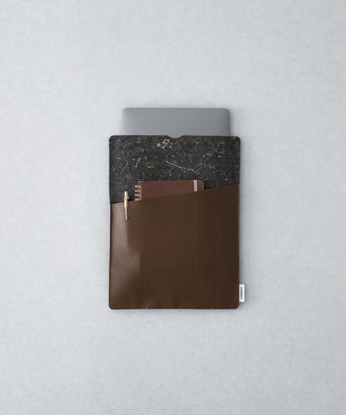URBAN RESEARCH DOORS(アーバンリサーチドアーズ)の「『WEB限定』commpost PC CASE(13インチ対応)(その他雑貨・レディース・ブラウン/グリーン・FREE)」の13枚目の写真