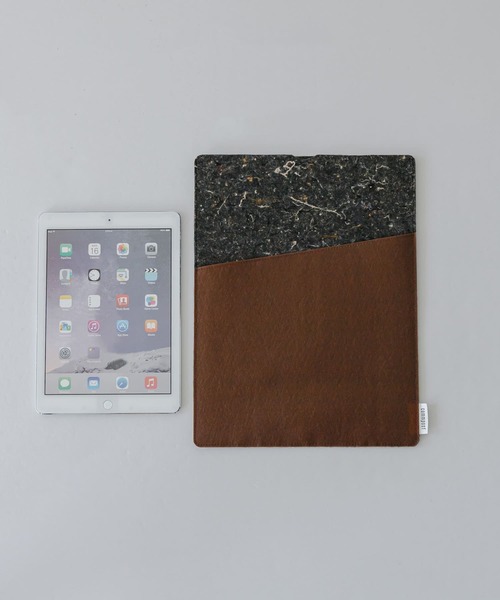 URBAN RESEARCH DOORS(アーバンリサーチドアーズ)の「『WEB限定』commpost PC CASE(13インチ対応)(その他雑貨・レディース・ブラウン/グリーン・FREE)」の14枚目の写真