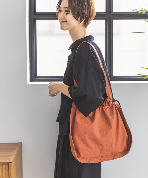 LEPSIM(レプシィム)の「ナイロン2WAYBAG 906717(ショルダーバッグ・レディース・オレンジ/アイボリー/ブラック・ONE SIZE)」の3枚目の写真