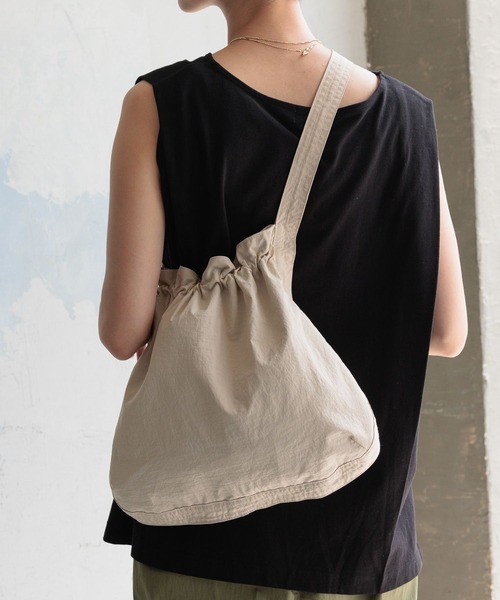 LEPSIM(レプシィム)の「ナイロン2WAYBAG 906717(ショルダーバッグ・レディース・オレンジ/アイボリー/ブラック・ONE SIZE)」の2枚目の写真