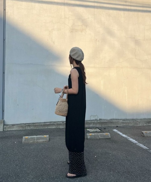 ISOOK(アイスー)の「Slit design mesh knit one-piece(chiica select) / スリットデザインメッシュニットワンピース(ワンピース・レディース・ブラック/アイボリー・FREE)」の3枚目の写真