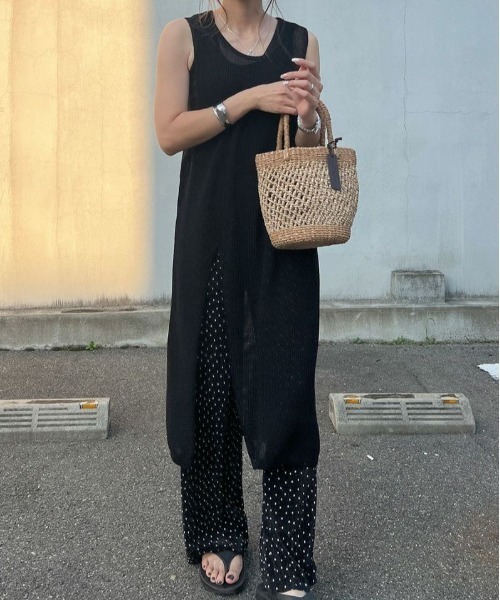 ISOOK(アイスー)の「Slit design mesh knit one-piece(chiica select) / スリットデザインメッシュニットワンピース(ワンピース・レディース・ブラック/アイボリー・FREE)」の6枚目の写真
