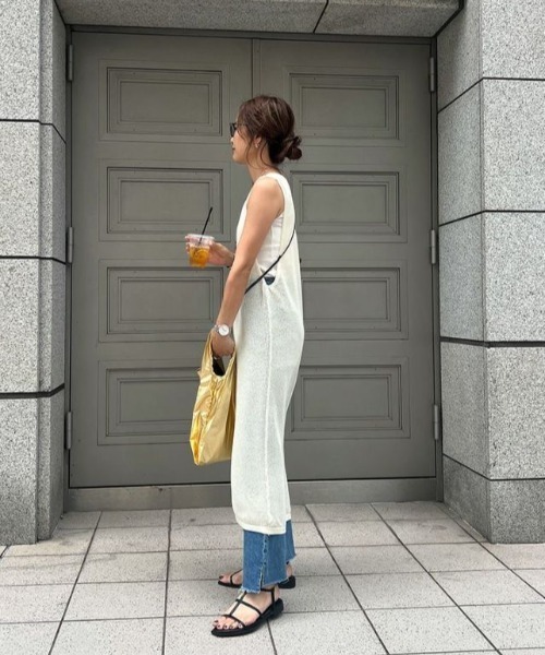 ISOOK(アイスー)の「Slit design mesh knit one-piece(chiica select) / スリットデザインメッシュニットワンピース(ワンピース・レディース・ブラック/アイボリー・FREE)」の7枚目の写真