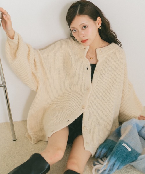 VANNIE U(ヴァニーユー)の「ミックスオーバーニットカーディガン(ニット/セーター・レディース・グリーン/ベージュ/ピンク/ブルー/レッド/ネイビー/アイボリー・FREE)」の12枚目の写真