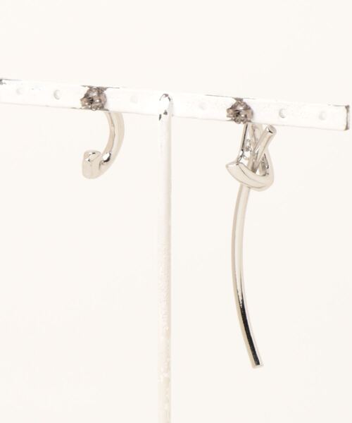 sea,ds mara（シーズマーラ）の「【Sea’ds mara】Asymmetry swing pierce（ピアス（両耳用）・レディース・シルバー/ゴールド・FREE）」の10枚目の写真