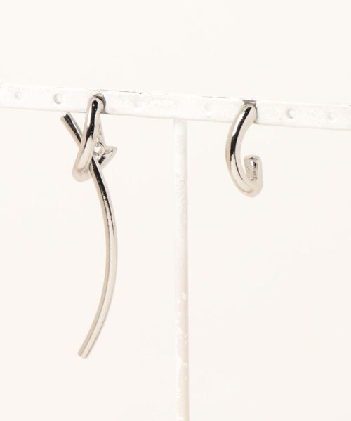 sea,ds mara（シーズマーラ）の「【Sea’ds mara】Asymmetry swing pierce（ピアス（両耳用）・レディース・シルバー/ゴールド・FREE）」の9枚目の写真