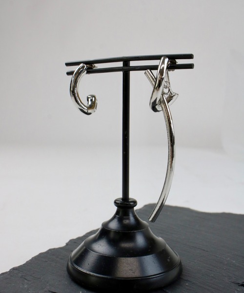 sea,ds mara（シーズマーラ）の「【Sea’ds mara】Asymmetry swing pierce（ピアス（両耳用）・レディース・シルバー/ゴールド・FREE）」の5枚目の写真