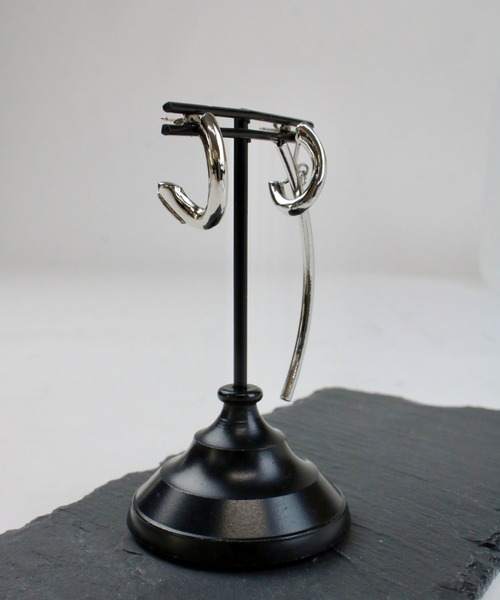 sea,ds mara（シーズマーラ）の「【Sea’ds mara】Asymmetry swing pierce（ピアス（両耳用）・レディース・シルバー/ゴールド・FREE）」の6枚目の写真