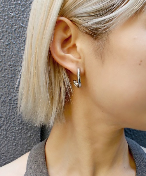 sea,ds mara（シーズマーラ）の「【Sea’ds mara】Asymmetry swing pierce（ピアス（両耳用）・レディース・シルバー/ゴールド・FREE）」の4枚目の写真