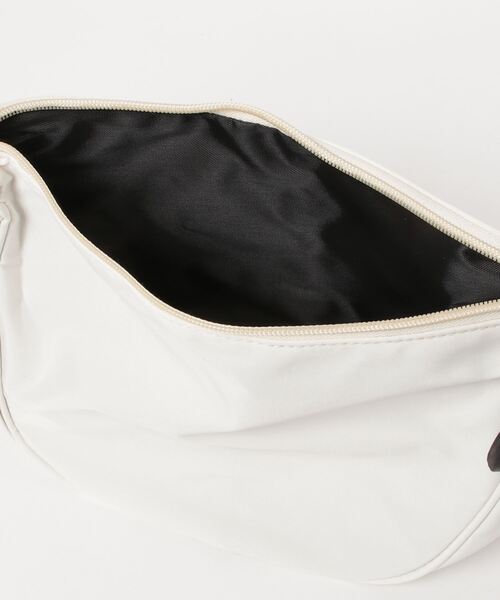 MAISON BREEZE（メゾンブリーズ）の「【MAISON BREEZE】ハーフムーン型 シンプルショルダーバッグ KNF049（ショルダーバッグ・レディース・ダークグレー/アイボリー/ブラック/オレンジ・FREE）」の15枚目の写真