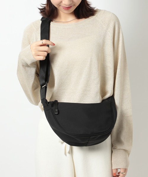 MAISON BREEZE（メゾンブリーズ）の「【MAISON BREEZE】ハーフムーン型 シンプルショルダーバッグ KNF049（ショルダーバッグ・レディース・ダークグレー/アイボリー/ブラック/オレンジ・FREE）」の3枚目の写真