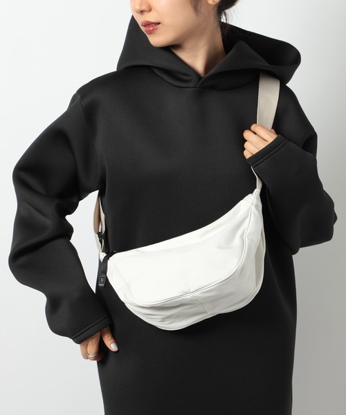 MAISON BREEZE（メゾンブリーズ）の「【MAISON BREEZE】ハーフムーン型 シンプルショルダーバッグ KNF049（ショルダーバッグ・レディース・ダークグレー/アイボリー/ブラック/オレンジ・FREE）」の9枚目の写真