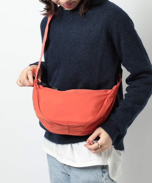 MAISON BREEZE（メゾンブリーズ）の「【MAISON BREEZE】ハーフムーン型 シンプルショルダーバッグ KNF049（ショルダーバッグ・レディース・ダークグレー/アイボリー/ブラック/オレンジ・FREE）」の19枚目の写真