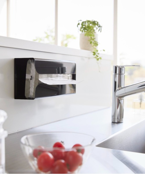 tower（タワー）の「tower（タワー）マグネットポリ袋＆キッチンペーパーホルダー（キッチン収納・レディース・ブラック/ホワイト・ONE SIZE）」の2枚目の写真