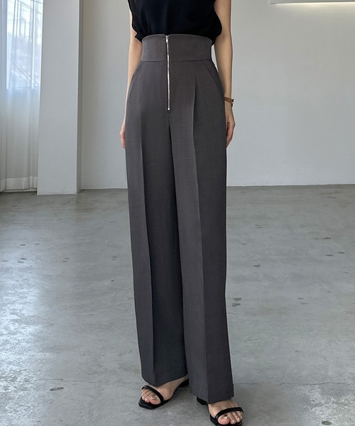 Louere(ルエレ)の「フロントジップハイウエストタックパンツ(スラックス・レディース・ブラック/アイボリー/チャコール・SMALL/MEDIUM/LARGE/X-LARGE)」の3枚目の写真