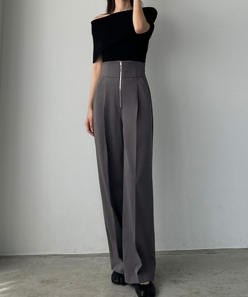 Louere(ルエレ)の「フロントジップハイウエストタックパンツ(スラックス・レディース・ブラック/アイボリー/チャコール・SMALL/MEDIUM/LARGE/X-LARGE)」の9枚目の写真