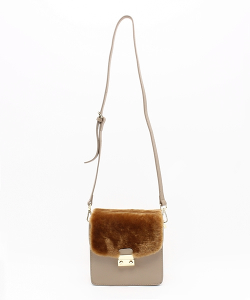 ROSE BUD（ローズバッド）の「(M&Z) M03206 LEATHER/BOA SML FLAP SHOULDER BAG[結婚式＆パーティー]（ショルダーバッグ・レディース・ライトベージュ/ブラック/ダークベージュ・ONE SIZE）」の3枚目の写真
