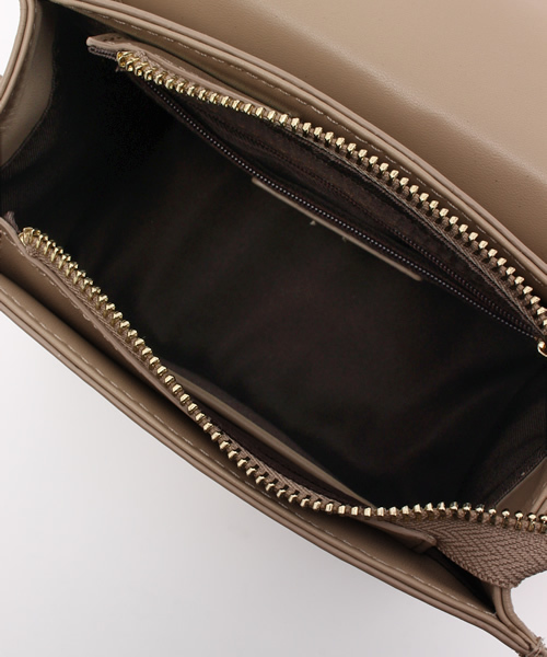 ROSE BUD（ローズバッド）の「(M&Z) M03206 LEATHER/BOA SML FLAP SHOULDER BAG[結婚式＆パーティー]（ショルダーバッグ・レディース・ライトベージュ/ブラック/ダークベージュ・ONE SIZE）」の15枚目の写真