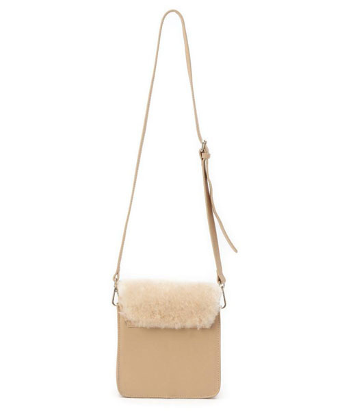 ROSE BUD（ローズバッド）の「(M&Z) M03206 LEATHER/BOA SML FLAP SHOULDER BAG[結婚式＆パーティー]（ショルダーバッグ・レディース・ライトベージュ/ブラック/ダークベージュ・ONE SIZE）」の11枚目の写真