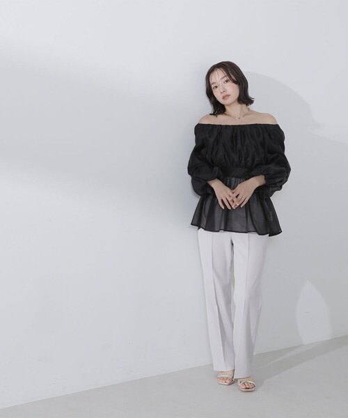 NATURAL BEAUTY BASIC（ナチュラルビューティーベーシック）の「◇シアーギャザーペプラムブラウス（シャツ/ブラウス・レディース・オフホワイト/ベージュ/ブラック・SMALL/MEDIUM）」の8枚目の写真