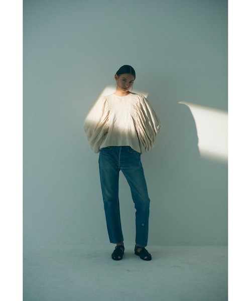 Heriter（エリテ）の「ハンドスモッキングブラウス（シャツ/ブラウス・レディース・ベージュ/ブラック/テラコッタ・38）」の4枚目の写真