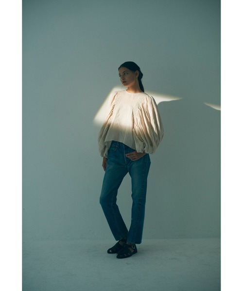 Heriter（エリテ）の「ハンドスモッキングブラウス（シャツ/ブラウス・レディース・ベージュ/ブラック/テラコッタ・38）」の5枚目の写真