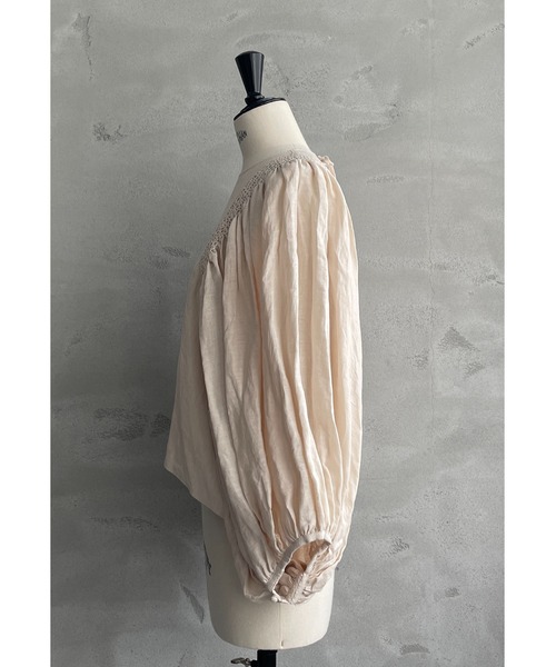 Heriter（エリテ）の「ハンドスモッキングブラウス（シャツ/ブラウス・レディース・ベージュ/ブラック/テラコッタ・38）」の12枚目の写真