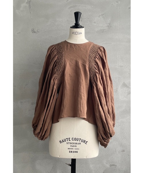 Heriter（エリテ）の「ハンドスモッキングブラウス（シャツ/ブラウス・レディース・ベージュ/ブラック/テラコッタ・38）」の16枚目の写真