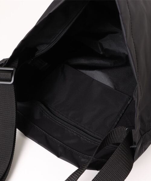 Manhattan Portage（マンハッタンポーテージ）の「Clearview Shoulder Bag Large 420D Nylon（ショルダーバッグ・メンズ・ブラック・MEDIUM）」の12枚目の写真