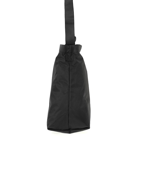Manhattan Portage（マンハッタンポーテージ）の「Clearview Shoulder Bag Large 420D Nylon（ショルダーバッグ・メンズ・ブラック・MEDIUM）」の3枚目の写真