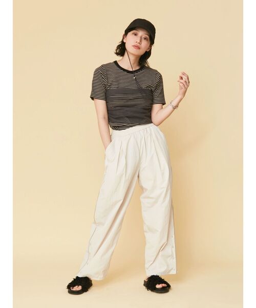 Ungrid(アングリッド)の「【WEB限定】コンパクトボーダーTee(Tシャツ/カットソー・レディース・チャコールグレー/オレンジ/グリーン/アイボリー・FREE)」の15枚目の写真