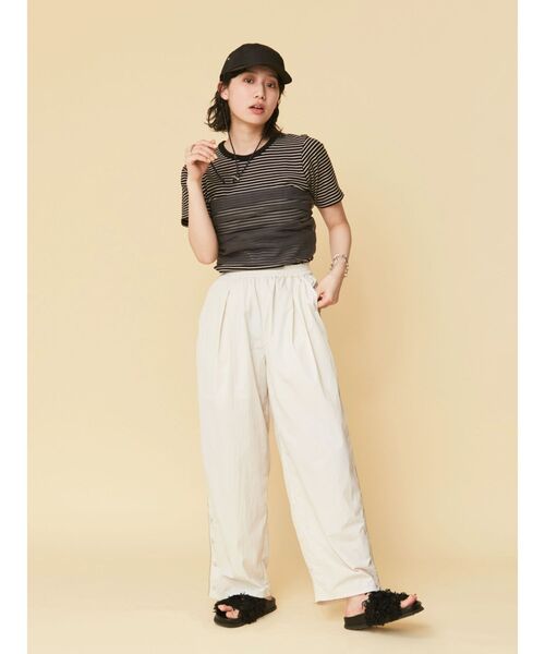 Ungrid(アングリッド)の「【WEB限定】コンパクトボーダーTee(Tシャツ/カットソー・レディース・チャコールグレー/オレンジ/グリーン/アイボリー・FREE)」の16枚目の写真