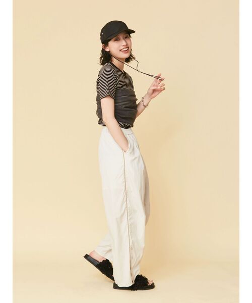 Ungrid(アングリッド)の「【WEB限定】コンパクトボーダーTee(Tシャツ/カットソー・レディース・チャコールグレー/オレンジ/グリーン/アイボリー・FREE)」の17枚目の写真