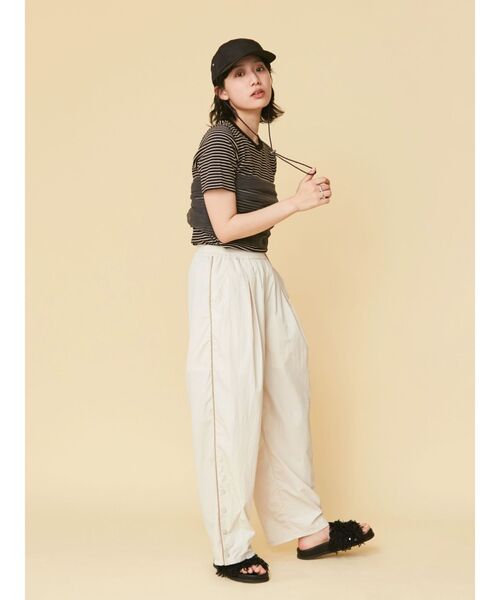 Ungrid(アングリッド)の「【WEB限定】コンパクトボーダーTee(Tシャツ/カットソー・レディース・チャコールグレー/オレンジ/グリーン/アイボリー・FREE)」の18枚目の写真