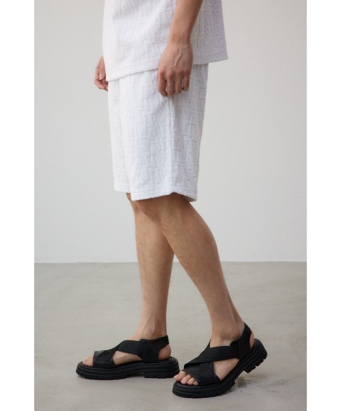 AZUL by moussy（アズールバイマウジー）の「ロゴ総柄パイルショーツ（スウェットパンツ・メンズ・ホワイト/ブラック/グレー・FREE）」の5枚目の写真